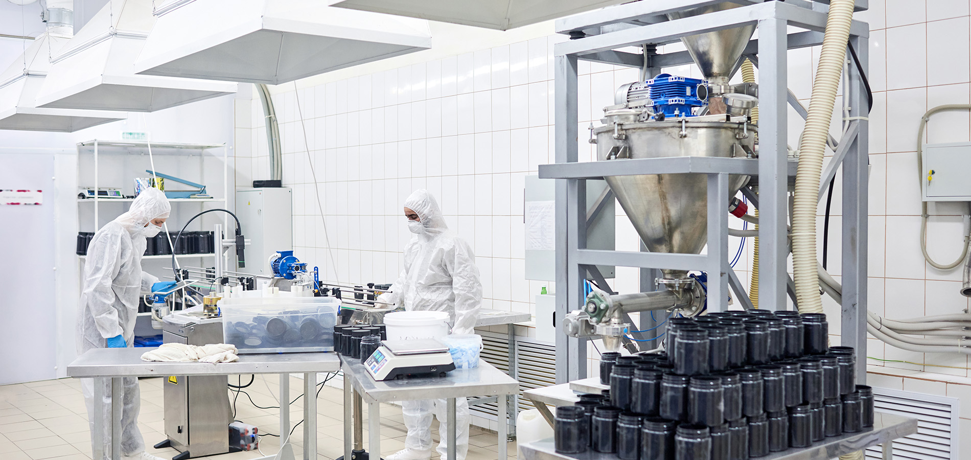 <h3>นูทริแมกซ์ อินโนเวชั่น</h3><h3>รับผลิตอาหารเสริมครบวงจร</h3>