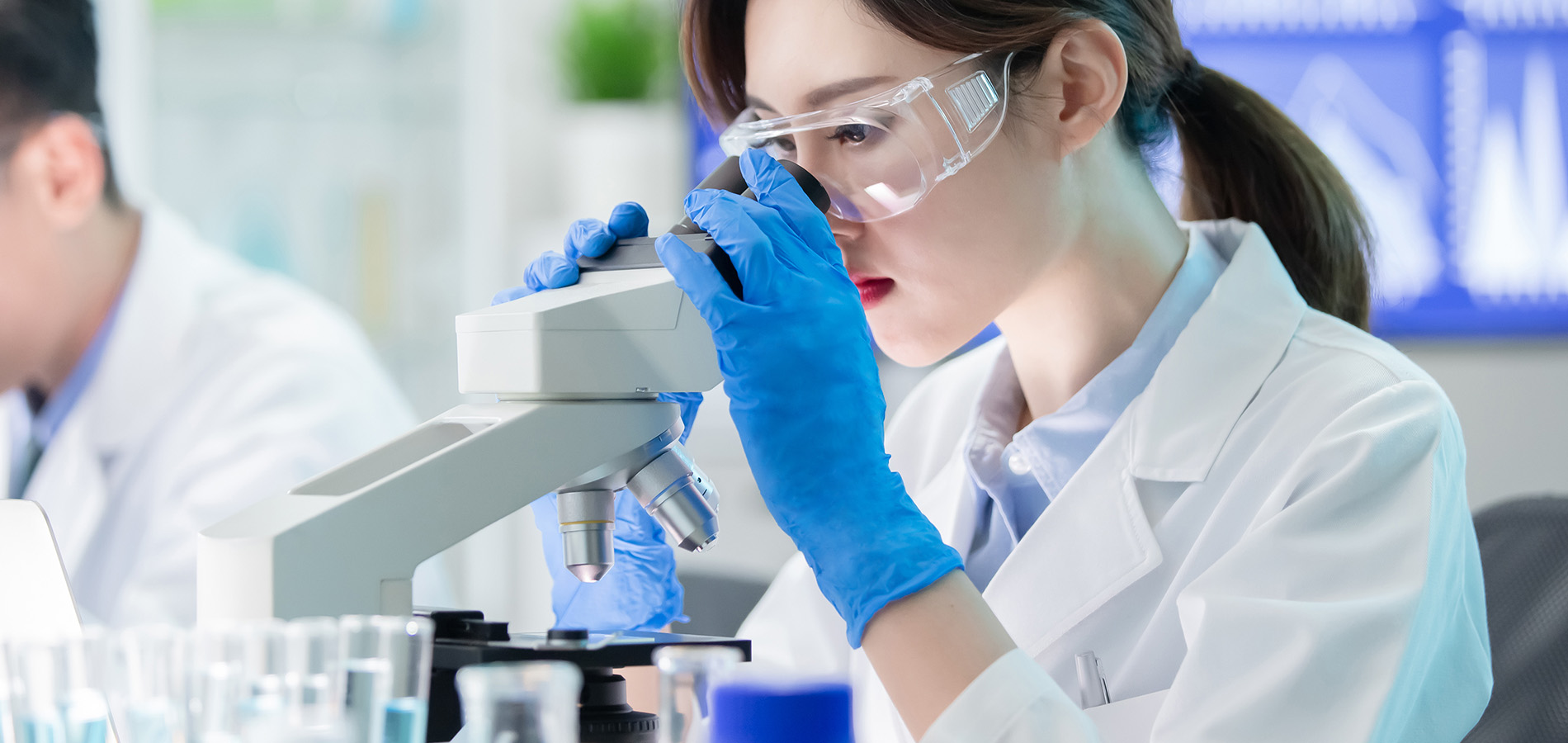 <h3>ใช้เครื่องจักรที่ทันสมัย ได้มาตรฐานระดับสากล</h3>